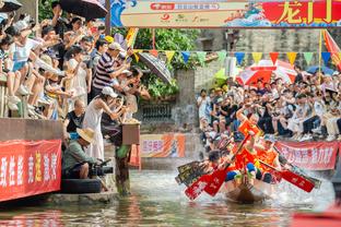 德罗西谈卢卡库与对手顶牛：喜欢球员捍卫队友，但4-0时需聪明